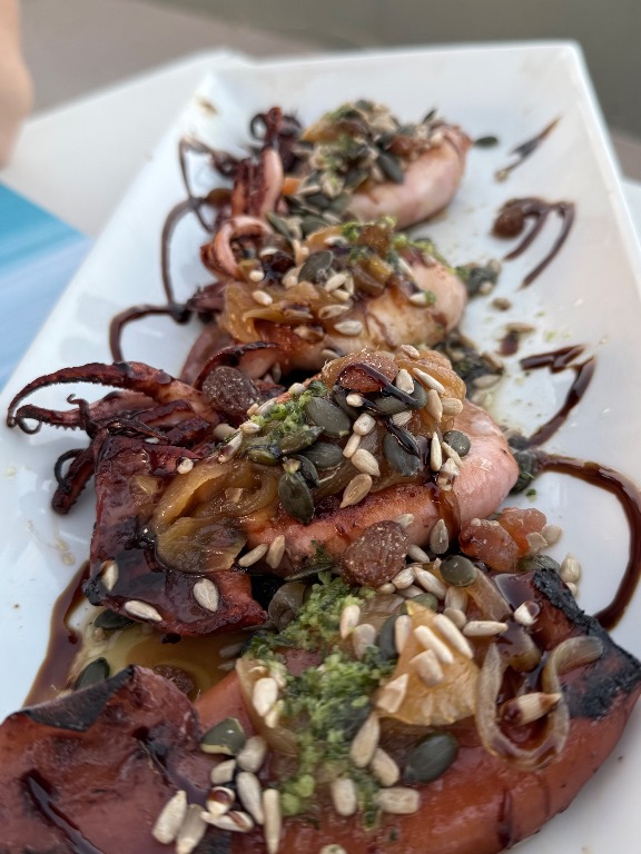 Valoración y opiniones de comida y bebida en Orpesa, Tela Marinera, Chipirones a la plancha con cebolla caramelizada