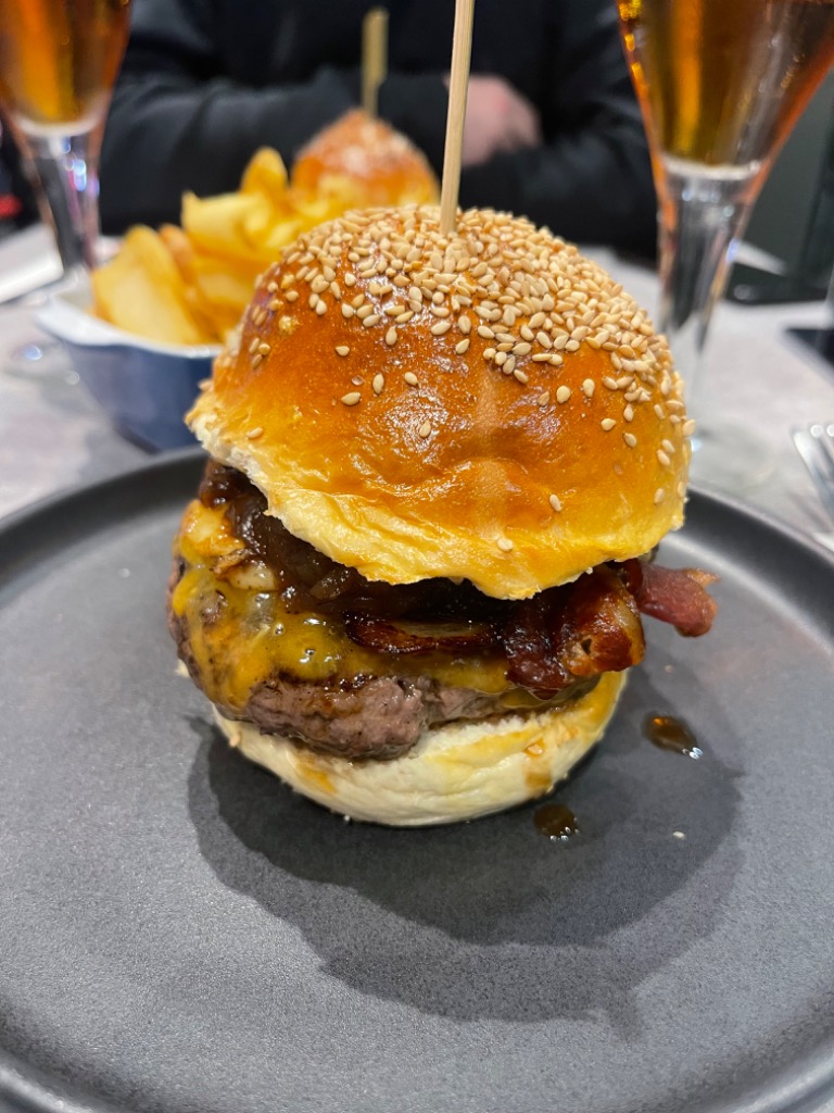 Carta de Restaurantes en Oviedo, A toda mesa, Hamburguesa Simba
