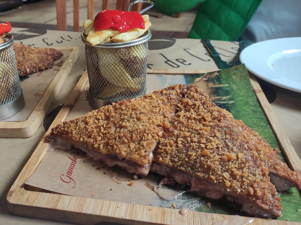 Carta de Restaurantes en Oviedo, El Llagar de Colloto, Cachopo de buey