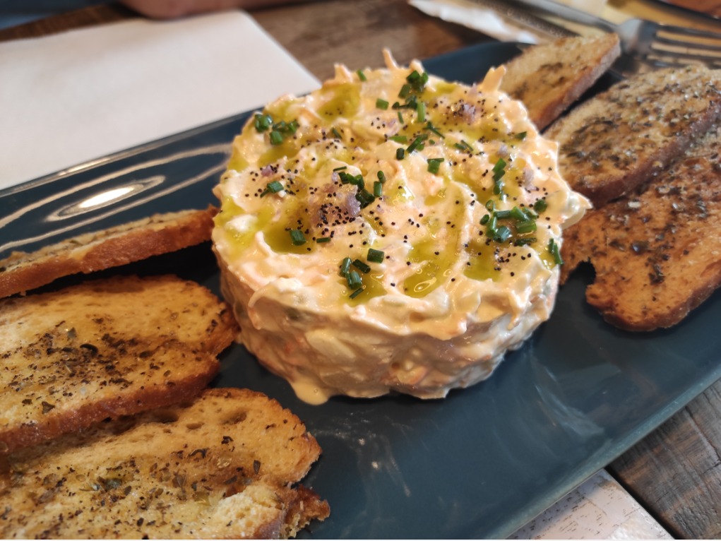 Carta de Cervecerías en Oviedo, Flipo Pegatina / Clic Bar, Ensaladilla rusa