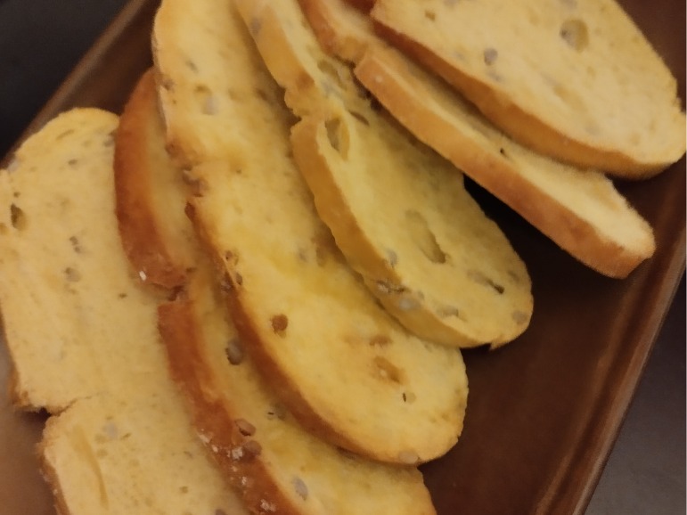 Carta de Restaurantes en Oviedo, La Vaca Asustada Oviedo Restaurante, Ensaladilla de bugre del Cantábrico y fondo de carabinero