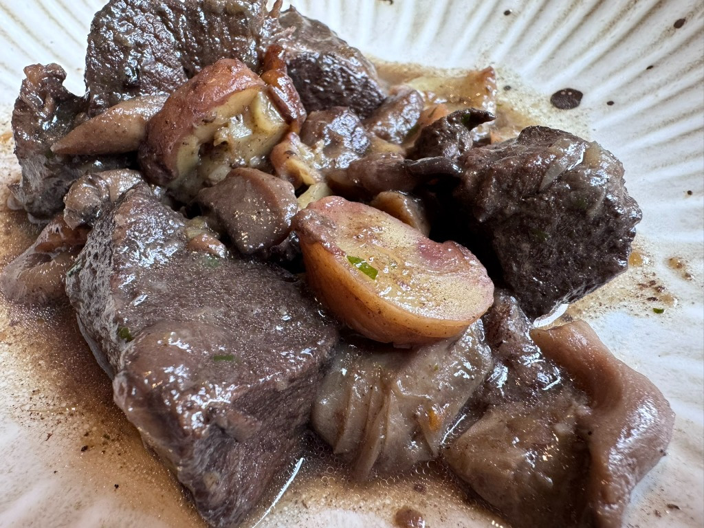 Menu of Restaurants in Oviedo, Restaurante Scanda, Guiso de jabalí con castañas y níscalos
