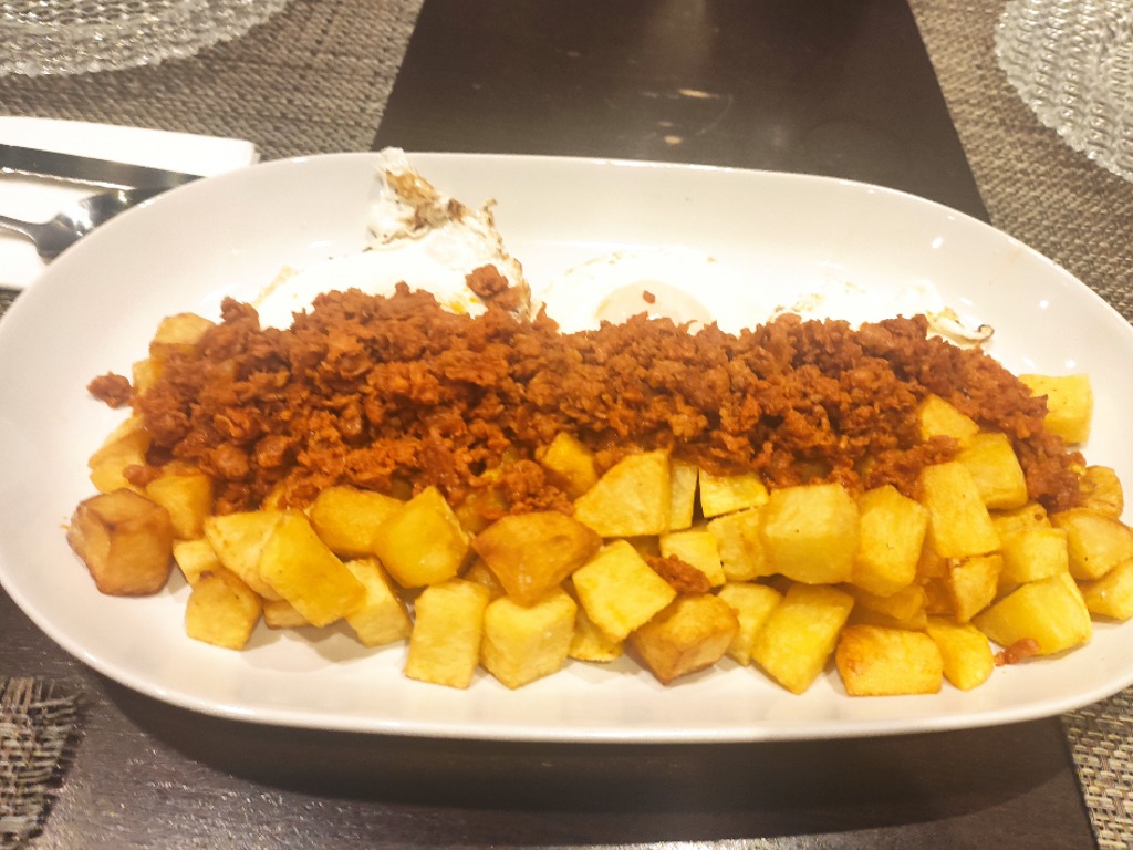 Carta de Restaurantes en Oviedo, Vinoteca Caprichos, Huevos con picadillo