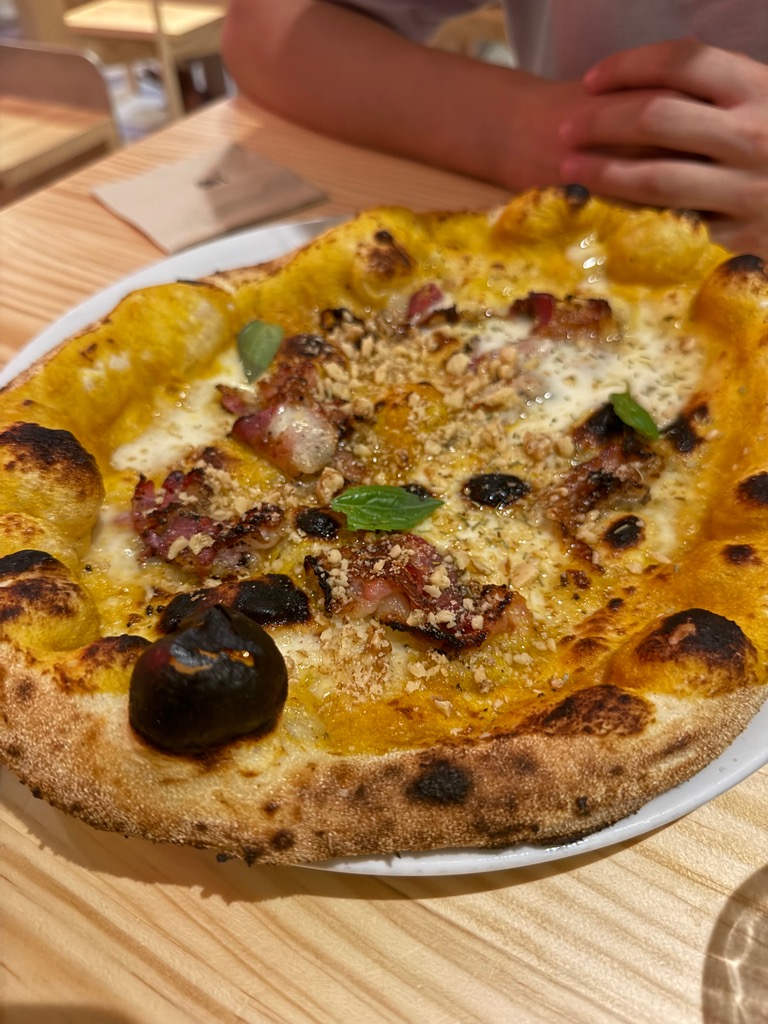 Carta de Restaurantes en Palma de Mallorca, Santa Chiara Pizza Napoletana Contemporanea, Pizza de crema de calabaza , panceta y nueces