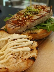 Carta de Restaurantes en Pamplona, Ale's Beer, Atún Burguer