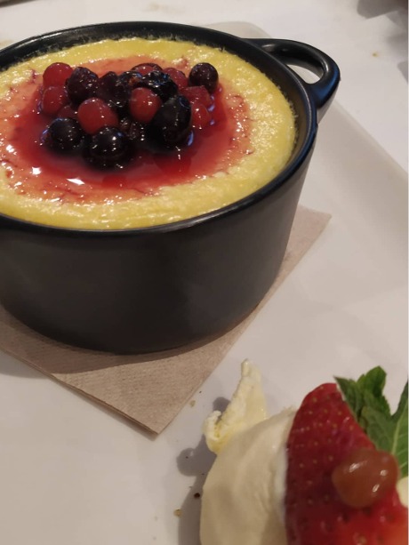 Carta de Restaurantes en Pamplona, Asador Ezcabarte | Centro, Tarta de queso horneada y coulis de frutos rojos