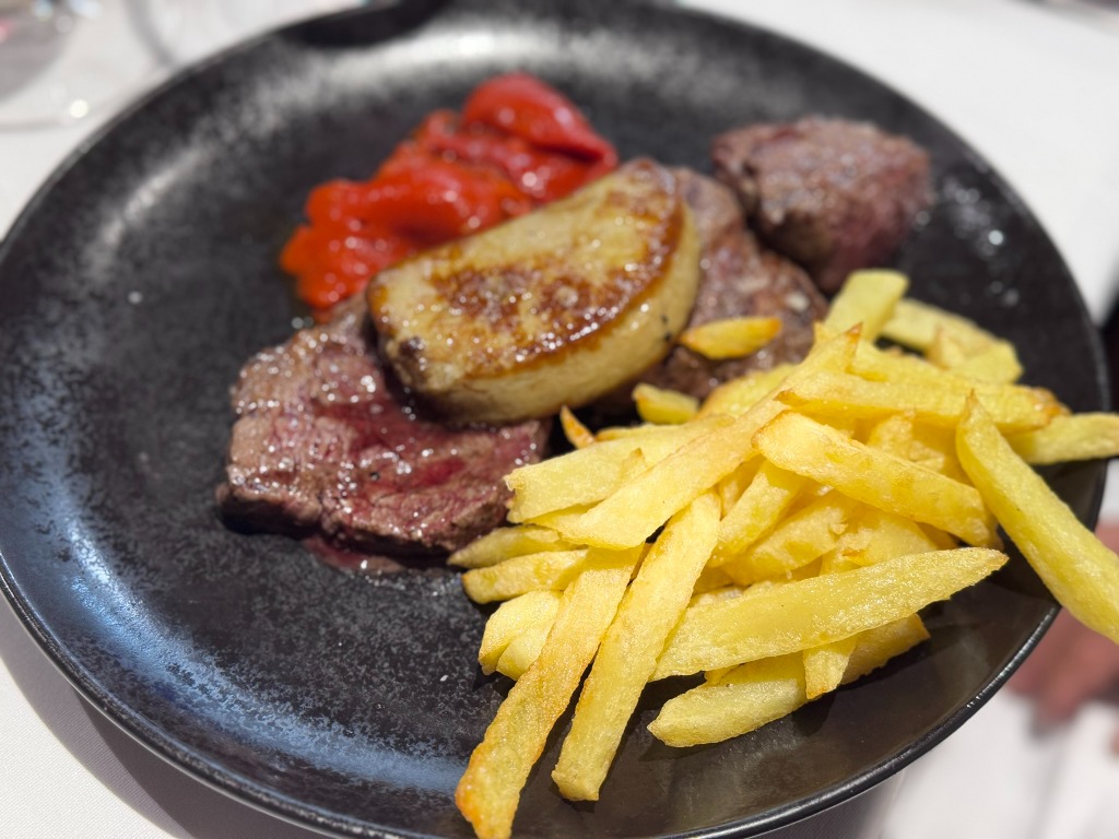 Menu of Restaurants in Pamplona, Asador Restaurante Iturrama, Solomillo de vaca gallega a la brasa con foie