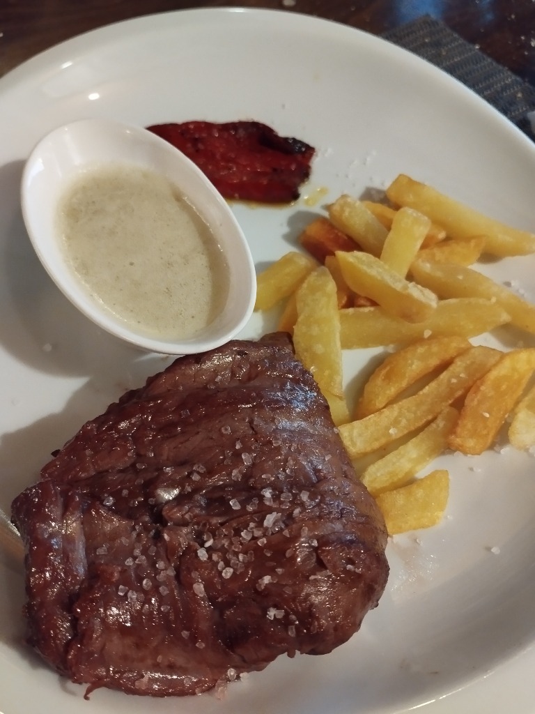 Menu of Restaurants in Pamplona, Asador Restaurante Menchu, Solomillo a la brasa con salsa roquefort