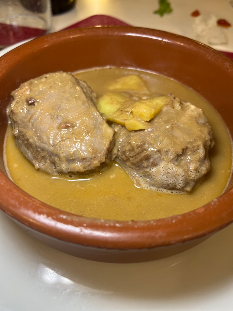 Recomendación gastronómica de Pamplona: Carrilleras de cerdo con vino tinto