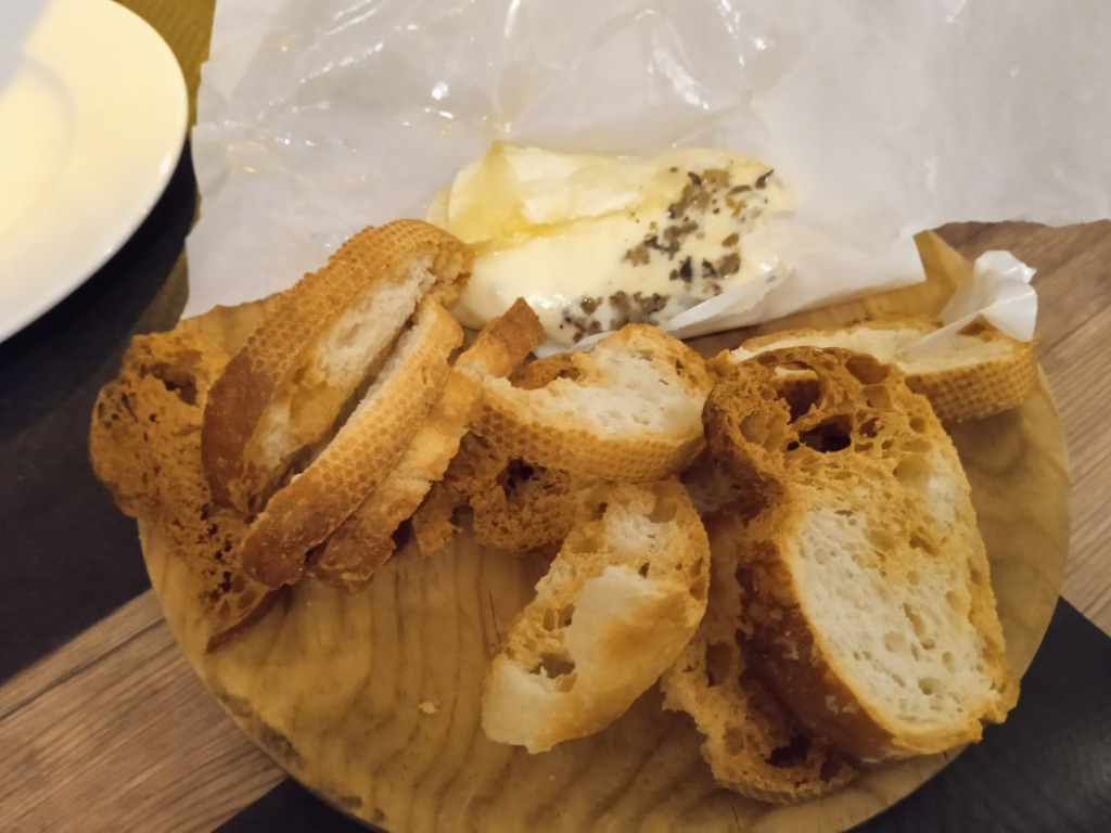 Enjoty Carta De Restaurantes Bar Avenida En Pamplona Brie Trufado Con Tostaditas