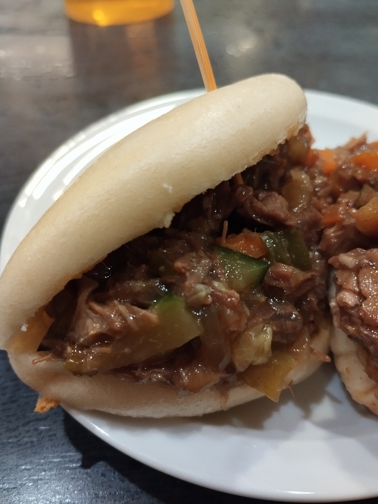 Carta de Restaurantes en Pamplona, BAR EL MOL, Pan bao de carne de toro con verduras
