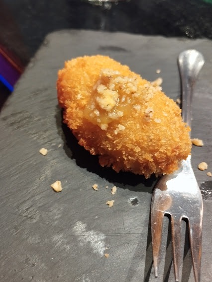 Carta de Restaurantes en Pamplona, Bar restaurante -Don Lluis- Jatetxea, Croqueta de queso azul, nueces y pera