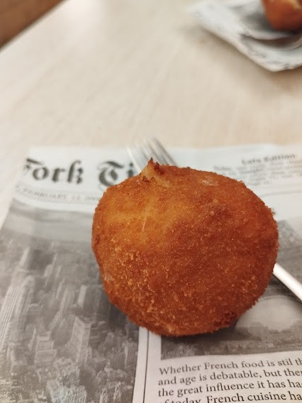 Menu of Restaurants in Pamplona, Basoko Taberna, Croqueta de cabrales y manzana