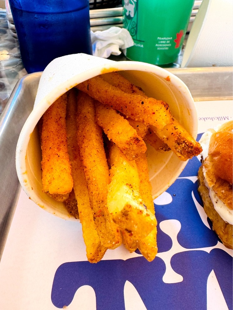 Menu of Restaurants in Pamplona, Chata’s Burger, French fries especiadas con cajún