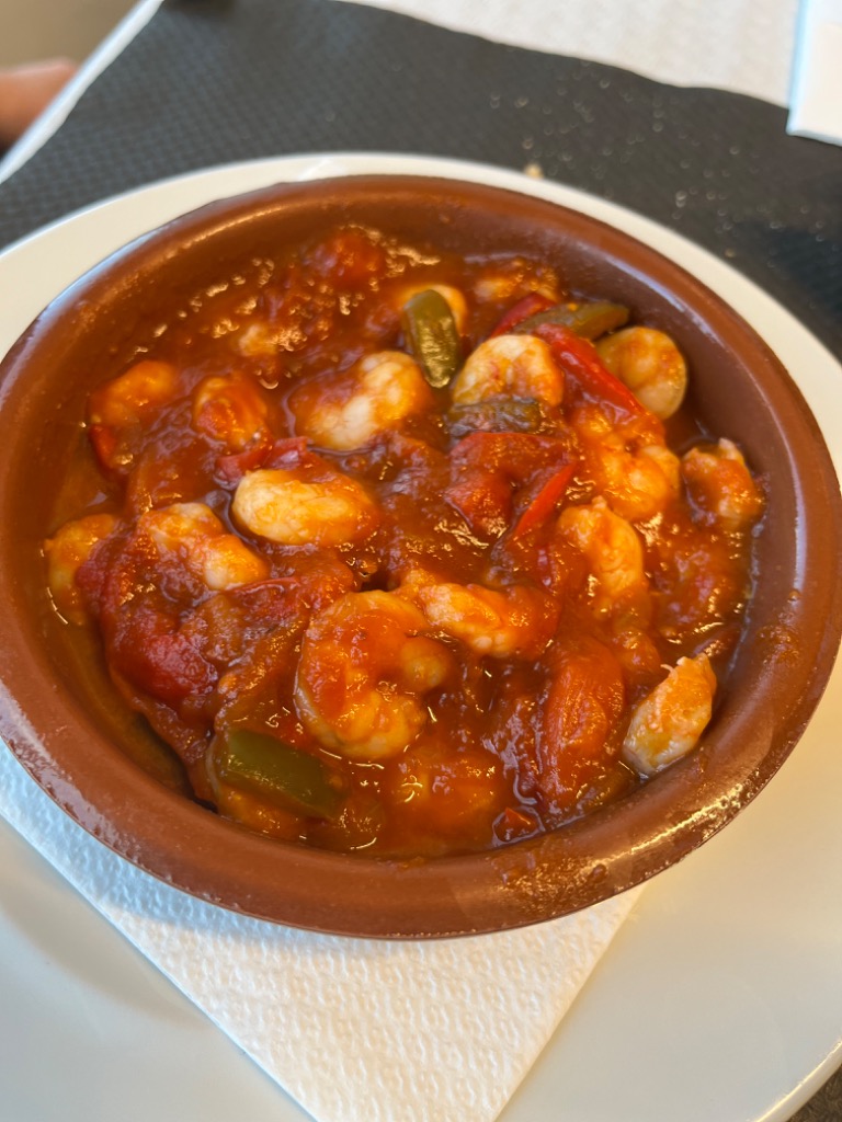 Carta de Restaurantes en Pamplona, Club Natación, Enchilado de gambas sobre salsa de tomate