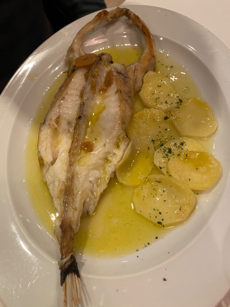 Carta de Restaurantes en Pamplona, El Burladero, Rapito asado al estilo Orio con patatas panadera