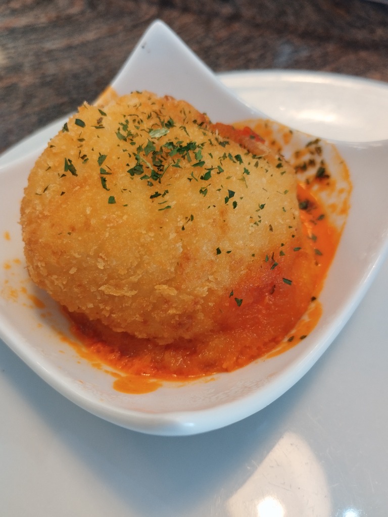Menu of Restaurants in Pamplona, El Mentidero Berria, La Navarrica. Croqueta de Idiazábal con salsa de Pimientos del Piquillo de Lodosa