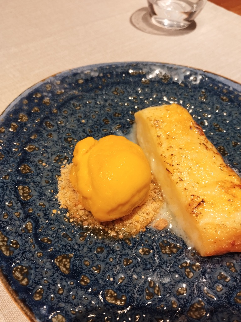Carta de Restaurantes en Pamplona, El Merca'o, Torrija caramelizada con helado de mango