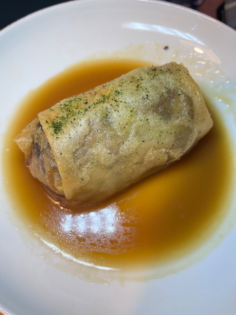 Gastronomy recommendation in Pamplona: Manos de cerdo, rellenas de jamón y salsa de almendras locales