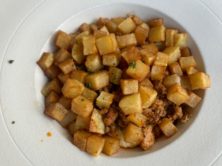 Carta de Restaurantes en Pamplona, El Ochenta - Bar Restaurante, Huevos rotos con secreto ibérico