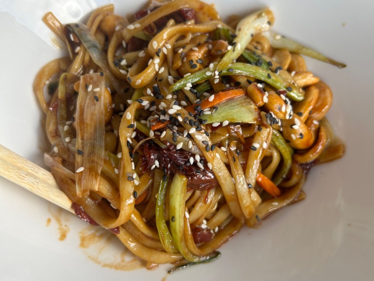 Carta de Restaurantes en Pamplona, El Ochenta - Bar Restaurante, Noodles con Yakisoba