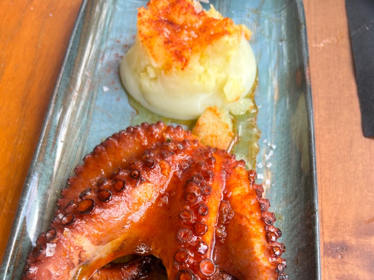 Carta de Restaurantes en Pamplona, El Ochenta - Bar Restaurante, Pulpo a la plancha