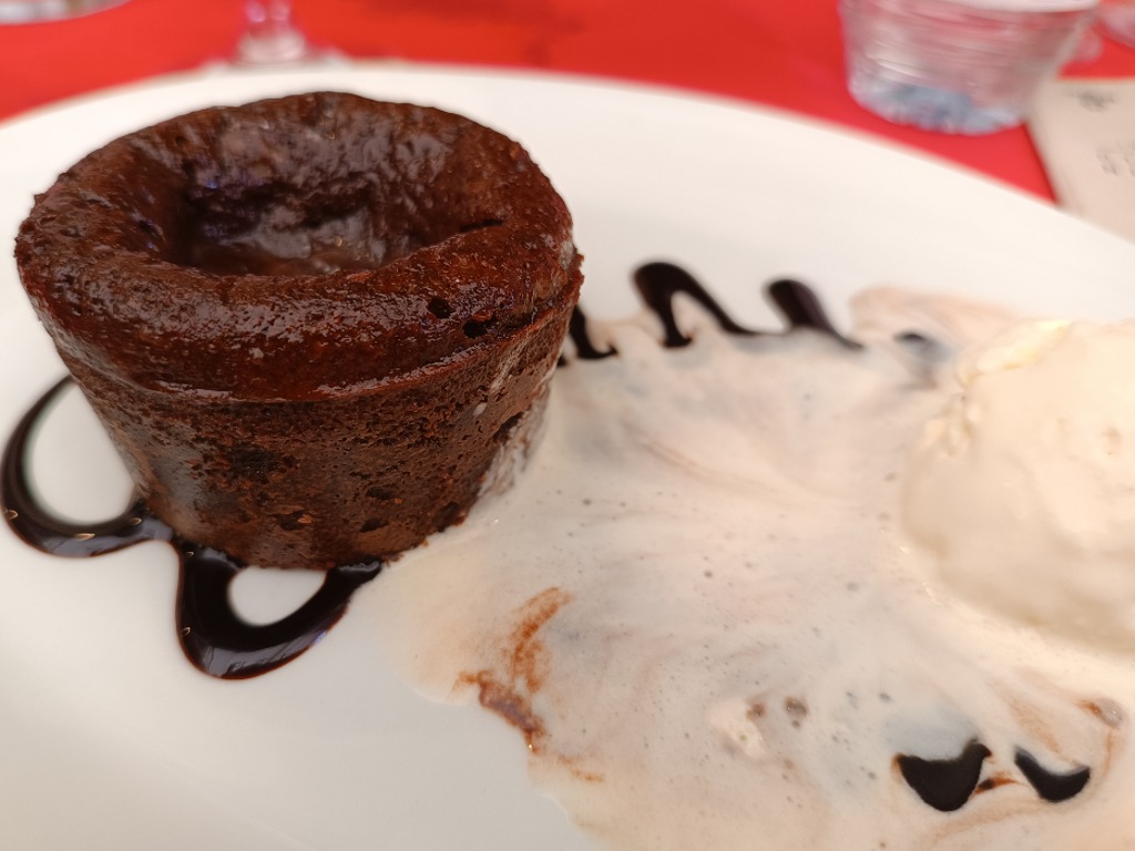 Carta de Restaurantes en Pamplona, El Torreón del Castillo, Coulant de chocolate con helado de vainilla