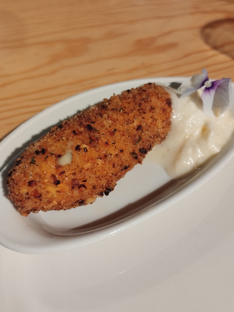 Menu of Restaurants in Pamplona, El Txoko del Sadar, De la huerta al plato. Croqueta de espárragos frescos con piquillos