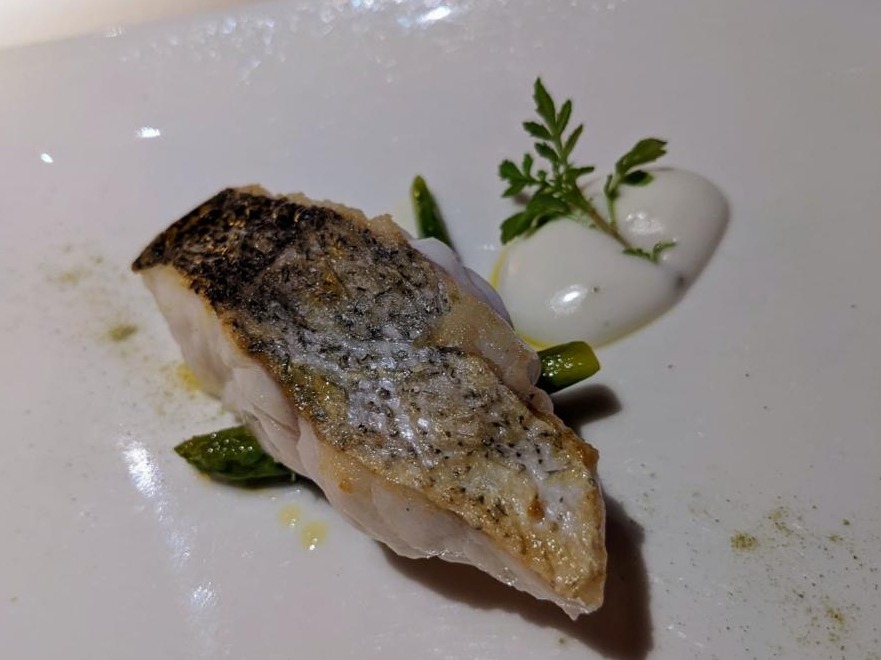 Menu of Restaurants in Pamplona, Enekorri, Merluza de pintxo con emulsión de lima y espárragos verdes