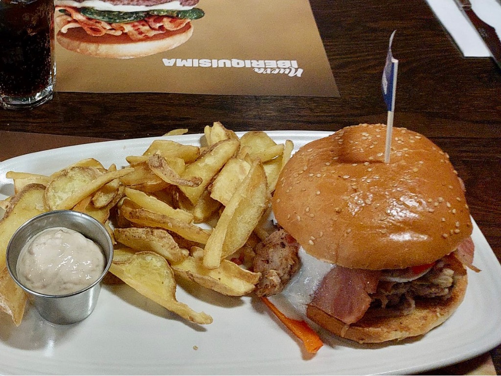 Carta de Restaurantes en Pamplona, Foster's Hollywood, Bacon Burguer