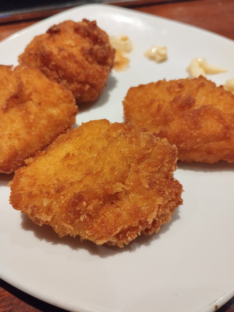 Menu of Restaurants in Pamplona, Hostería del Temple, Croqueta de espárragos con salmón y una mayonesa de alcaparras