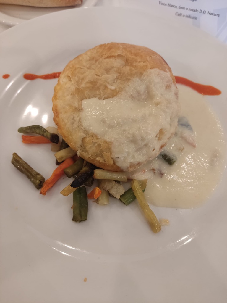 Carta de Restaurantes en Pamplona, Hotel Albret, Hojaldre relleno de hongos y foie