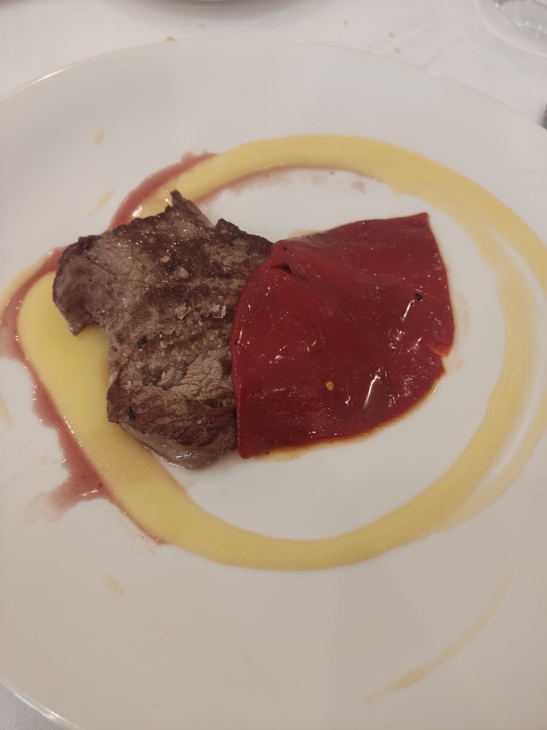 Carta de Restaurantes en Pamplona, Hotel Albret, Solomillo a la plancha con pimientos