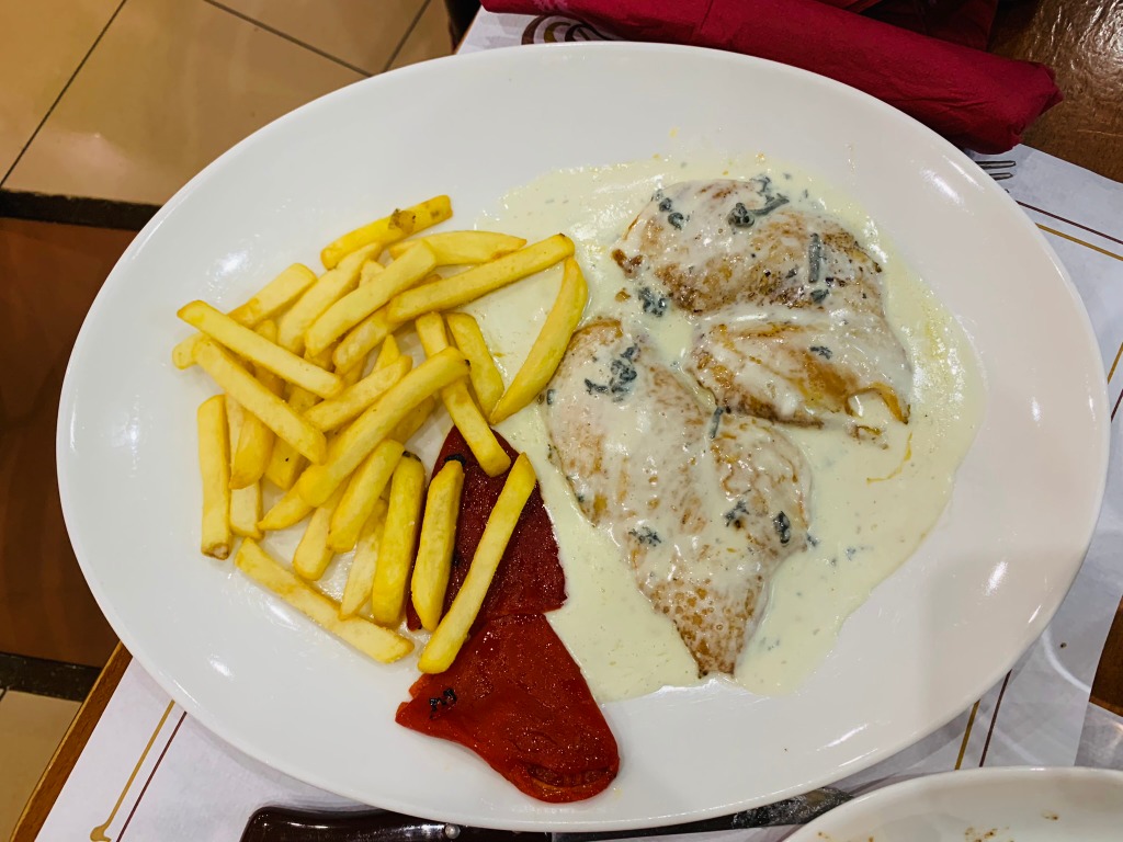 Carta de Bares en Pamplona, Kopa's, Pechuga al roquefort con pimientos y patatas