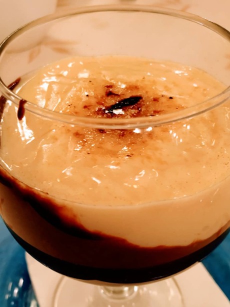 Carta de Restaurantes en Pamplona, La Bella Época, Espuma de crema catalana, helado de plátano, almendras y chocolate caliente