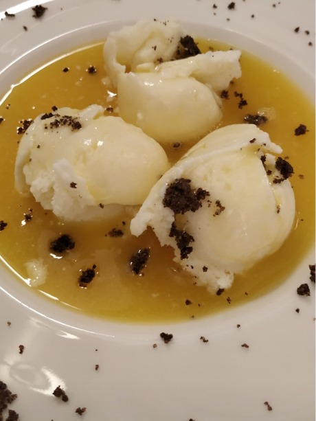 Carta de Restaurantes en Pamplona, La Bella Época, Zumo de naranja con helado de aceite de arbequina y micro bizcocho de chocolate