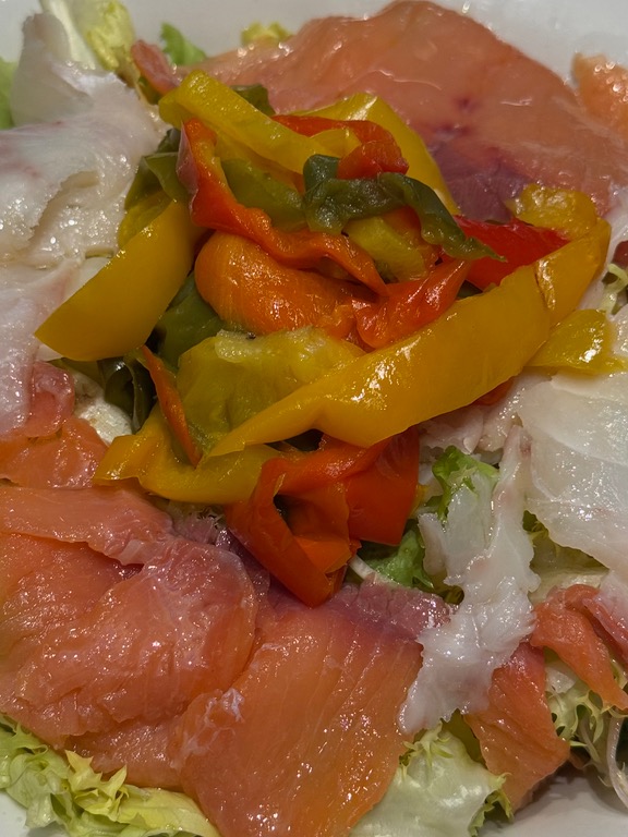 Menu of Restaurants in Pamplona, La Mandarra de La Ramos, Ensalada de ahumados