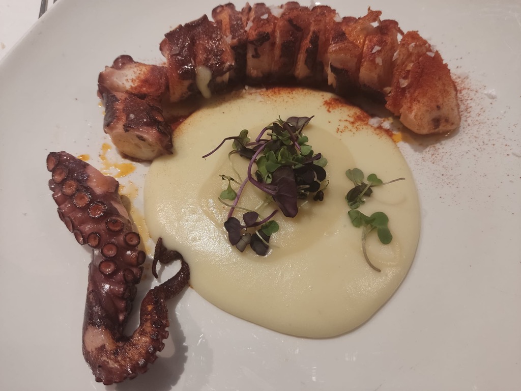 Carta de Restaurantes en Pamplona, La Olla, Pata de pulpo a la plancha