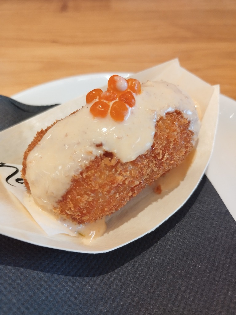 Carta de Restaurantes en Pamplona, Malafú, Embrujo de mar y tierra. Croqueta de mejillón y chipirón con piquillo y puerro guisado al estilo de la abuela