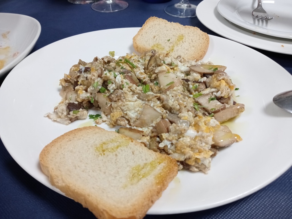 Carta de Restaurantes en Pamplona, Marisquería Iturrama, Revuelto de hongos