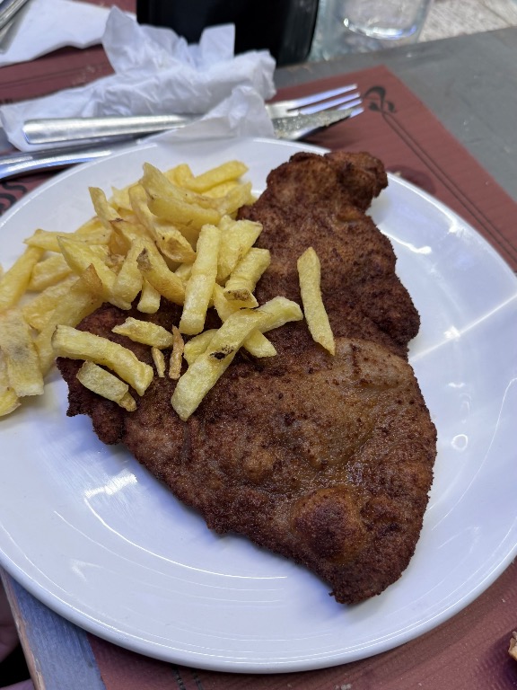 Recomendación gastronómica de Pamplona: Cachopo de Ternera relleno de Queso Idiazabal y Jamón