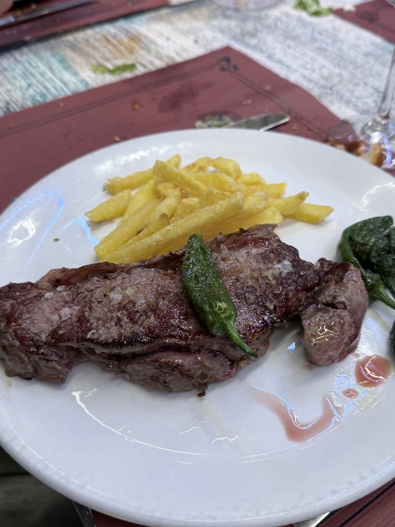 Recomendación gastronómica de Pamplona: Entrecot con Patatas y Pimientos