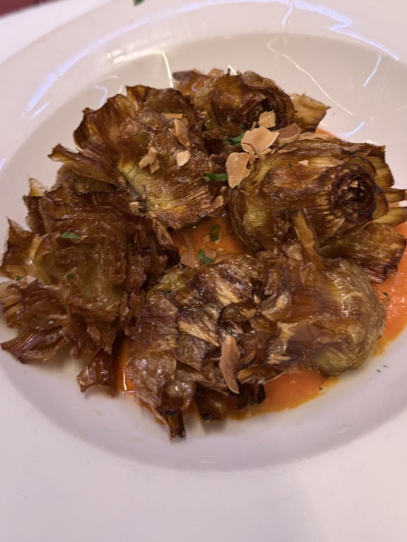 Recomendación gastronómica de Pamplona: Flor de Alcachofas con Dip de Pimientos y Almendras
