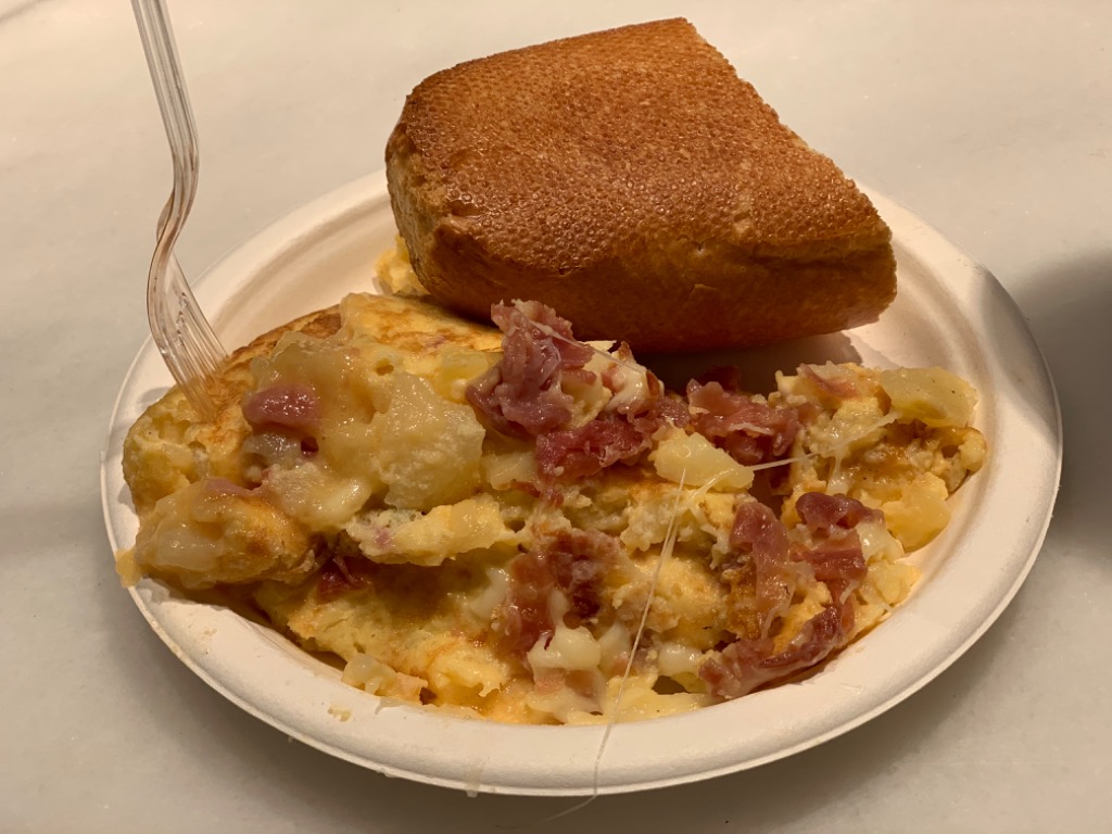 Menu of Restaurants in Pamplona, Mesón de la Tortilla, Pincho de tortilla de patata con jamón serrano y queso