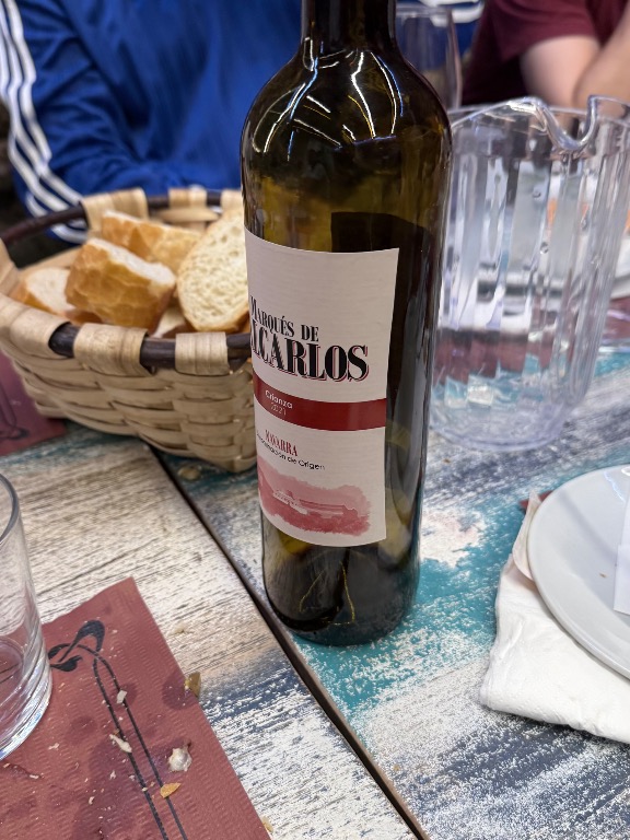 Valoración y opiniones de comida y bebida en Pamplona, Mesón de la Tortilla, Vino tinto valcarlos