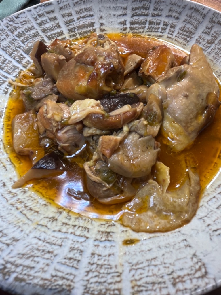 Menu of Restaurants in Pamplona, Nómada, Pollo del corral guisado con setas de temporada