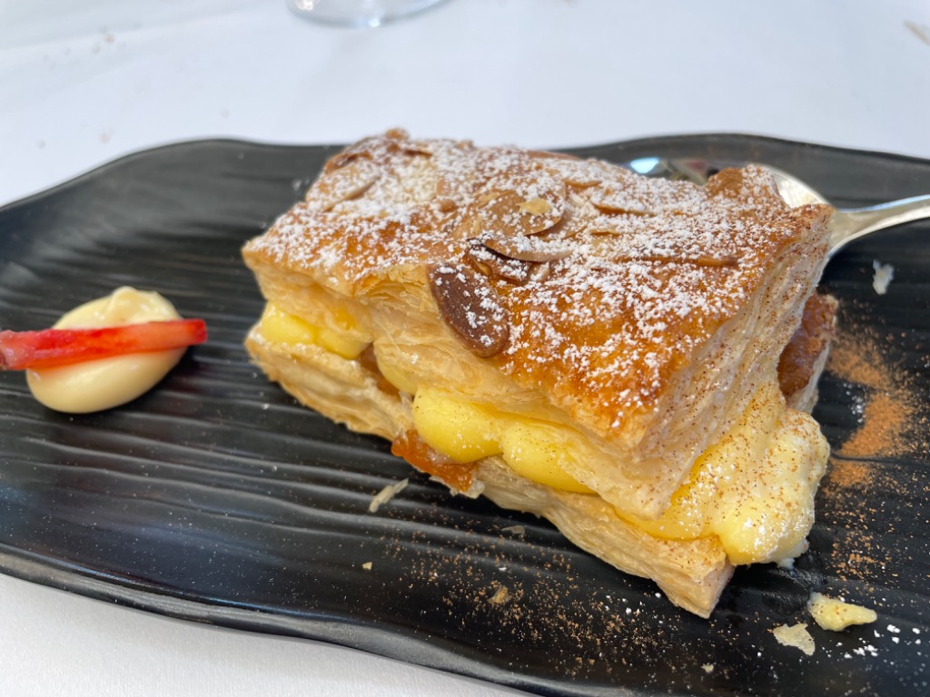 Carta de Restaurantes en Pamplona, Restaurante El Colegio, Pantxineta de crema pastelera y manzana