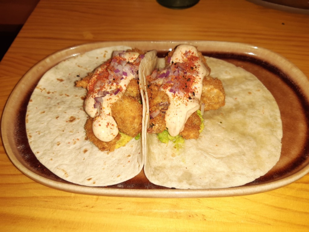 Gastronomy recommendation in Pamplona: Taco de calamar crujiente con aguacate y salsa acivechada (1ud.)