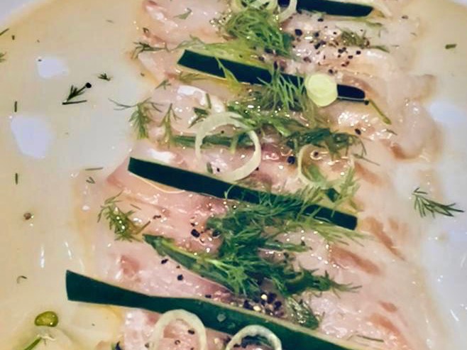 Gastronomy recommendation in Pamplona: Tiradito de lubina, pepino, salicornia y eneldo