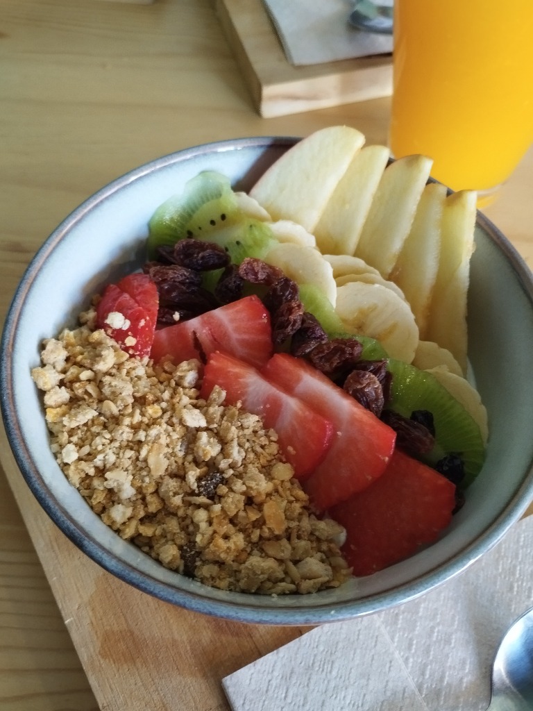 Carta de Cafeterías en Pamplona, The Old Coffee, Yogur con granola y frutas